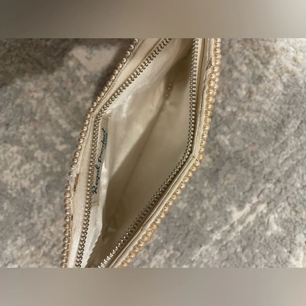 Vintage Regal Product Japan Hand Beaded Pearl Cream Coin Purse 👛 Clutch